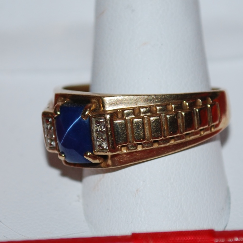 Beautiful 10K Star Sapphire & Diamond Ring - Picture 3 of 6